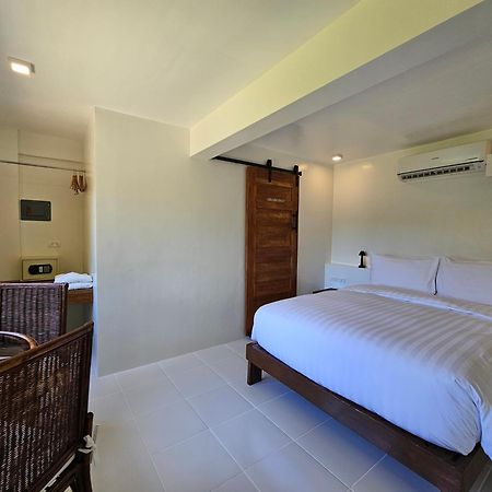 Edgewater Dive & Spa Resort Puerto Galera Dış mekan fotoğraf