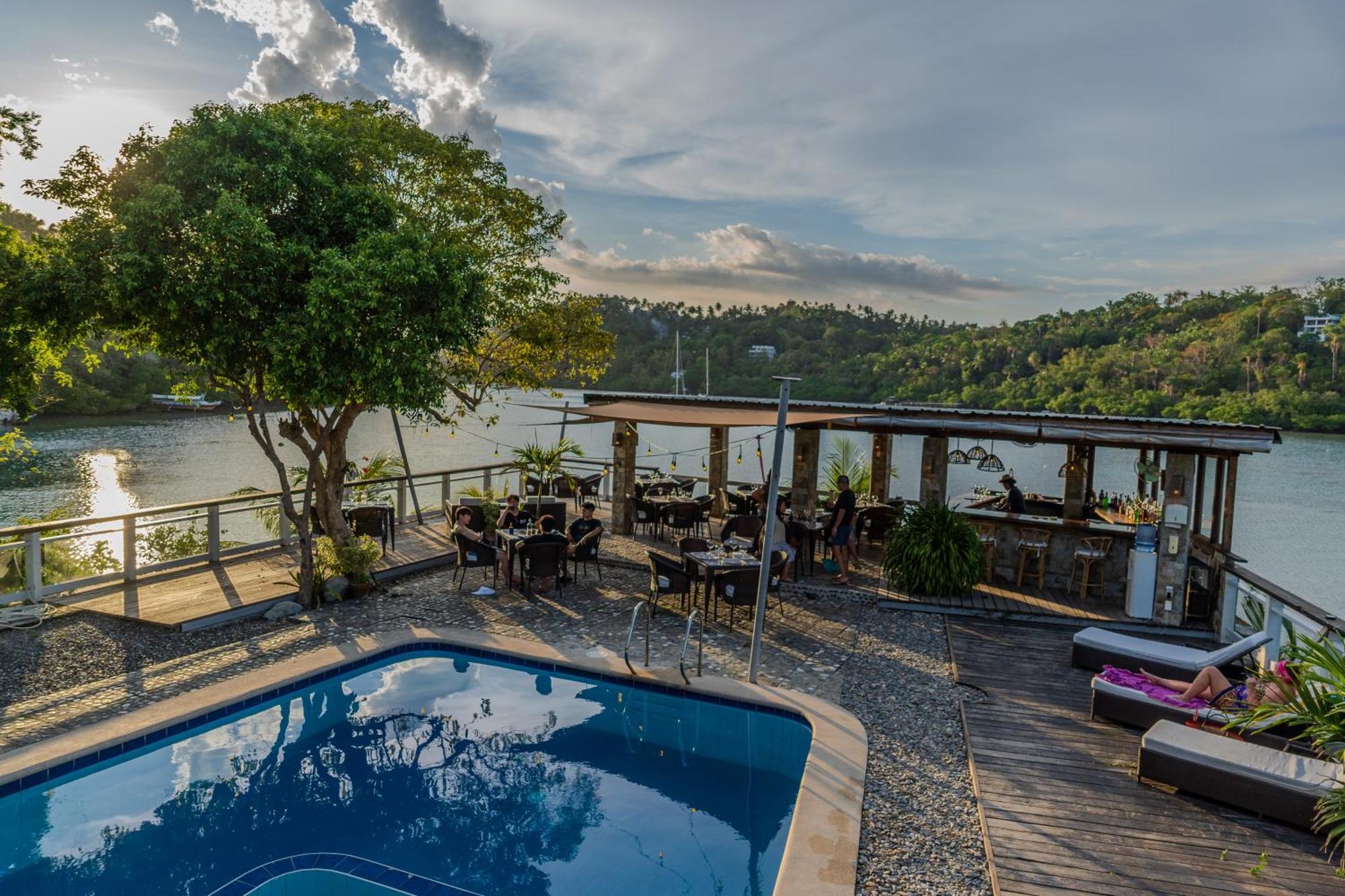 Edgewater Dive & Spa Resort Puerto Galera Dış mekan fotoğraf