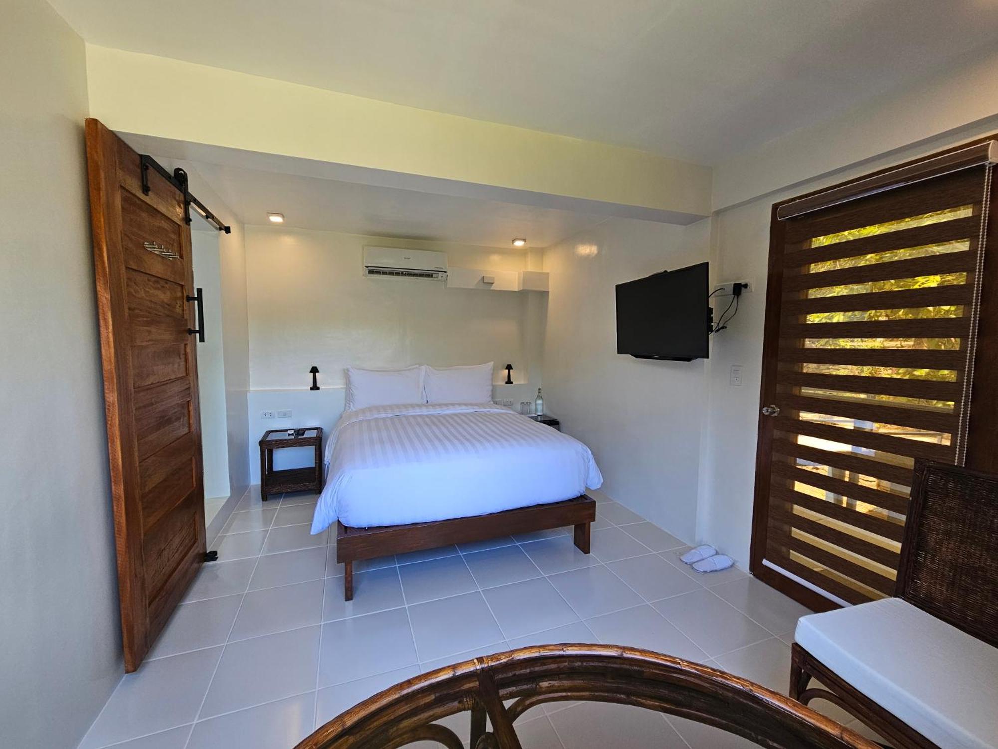 Edgewater Dive & Spa Resort Puerto Galera Dış mekan fotoğraf