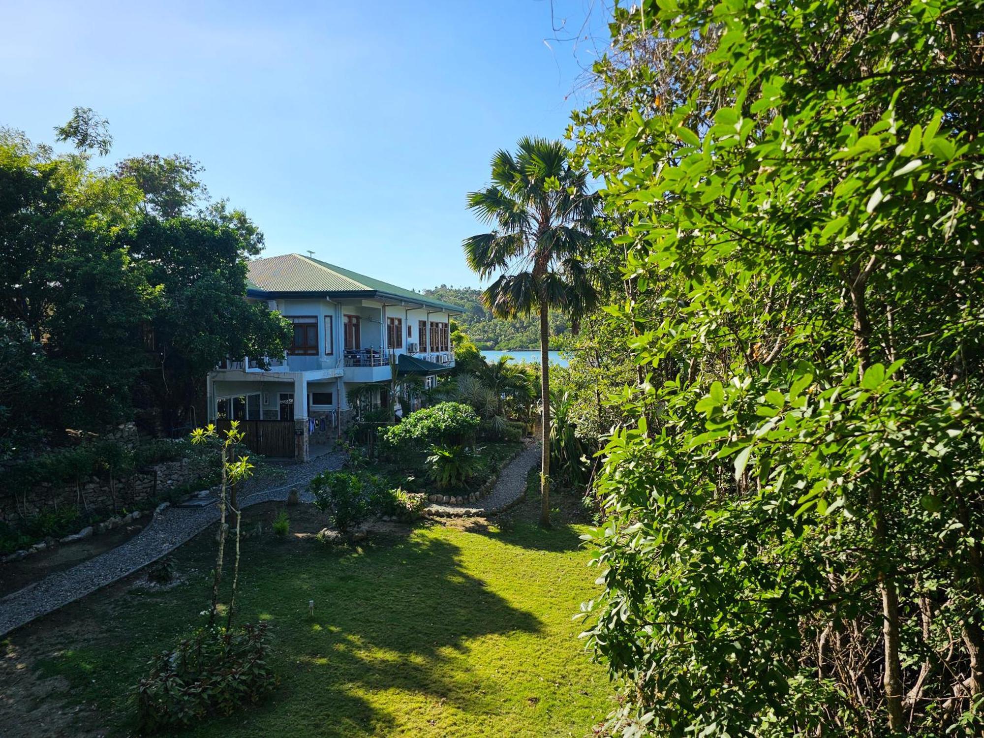 Edgewater Dive & Spa Resort Puerto Galera Dış mekan fotoğraf